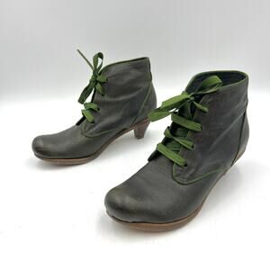 Tracey Neuls Green Leather Ankle Booties TN29
